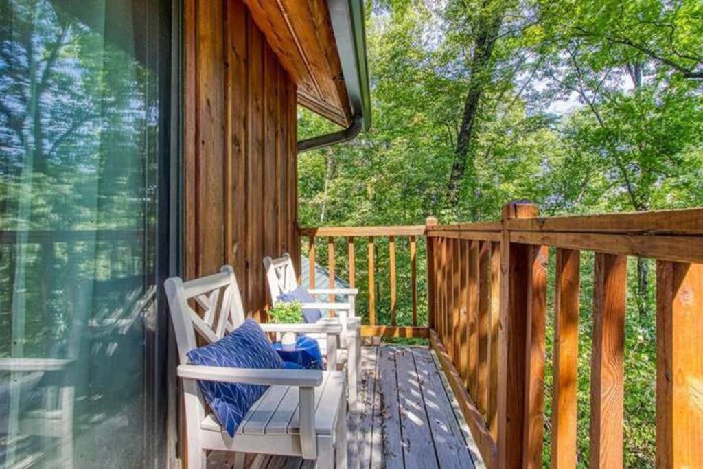 The Family Stone Luxe Cabin Sleeps 12 Hot Tub Dogfriendly Dollywood Pigeon Forge Bagian luar foto