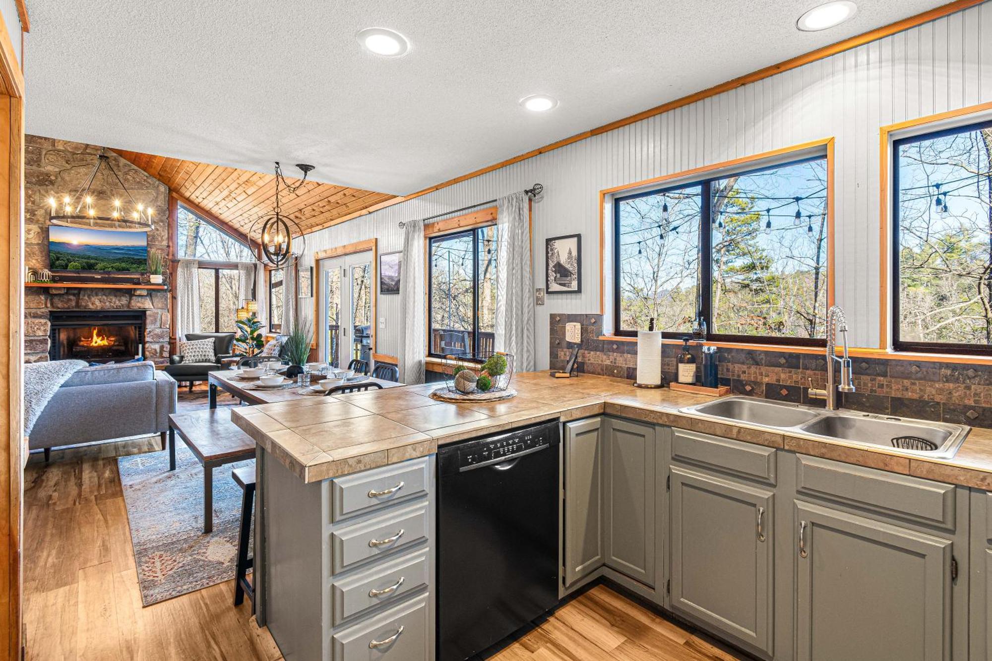 The Family Stone Luxe Cabin Sleeps 12 Hot Tub Dogfriendly Dollywood Pigeon Forge Bagian luar foto